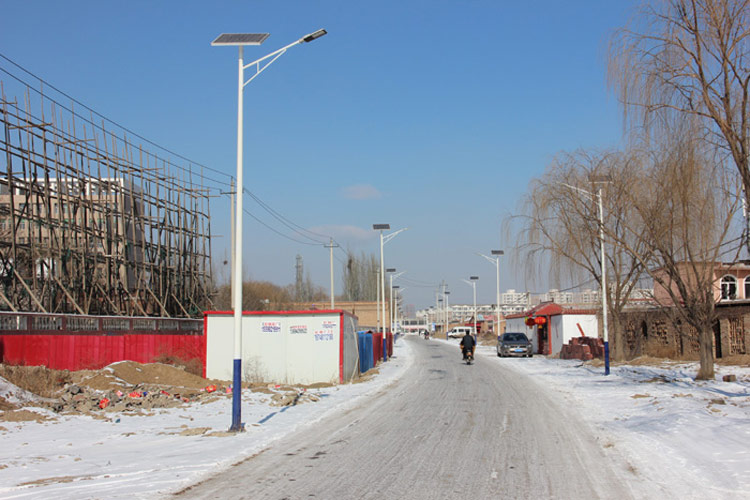 内蒙呼市某村太阳能路灯