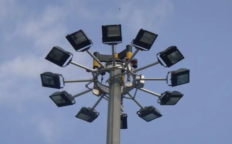 高杆灯厂家分享如何提高高杆灯的使用寿命