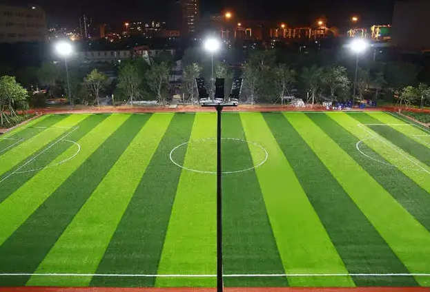 足球场照明灯具该怎么选择，既智能又省电？