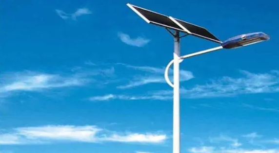 太阳能路灯厂家：影响太阳能路灯寿命的几个因素